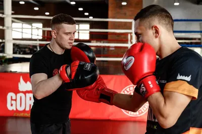 Передвижения в боксе и работа на ногах, челнок, сайд-степ, уходы — уроки  бокса Николая Талалакина - YouTube