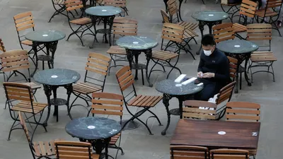 Девушка в кафе - 61 фото