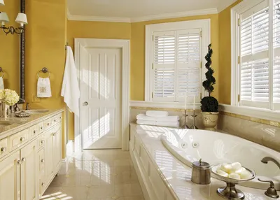 Пример желтой ванной комнаты с описанием