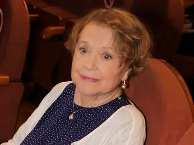 87-летняя Валентина Талызина впервые вышла на сцену после инсульта, сыграв  пьесу в инвалидном кресле
