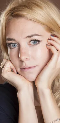 Скачать Vanessa Kirby Wallpapers HD APK для Android