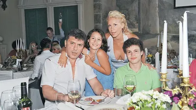 Закончена битва за наследство Немцова между женой, любовницами и шестью  детьми - 