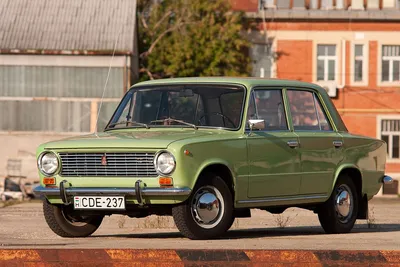 File:VAZ-2102  - Wikimedia Commons