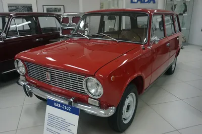 Сравнение Lada (ВАЗ) 2102 и Lada (ВАЗ) 2106 по характеристикам, стоимости  покупки и обслуживания. Что лучше - Лада 2102 или Лада 2106