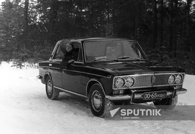 ВАЗ 2103, 1.5 l., Седан, 1982-01-19 m. | 220270 | 