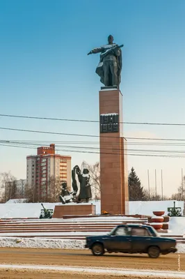 В Ярославле у Вечного огня зажгли три тысячи свечей: фото- Яррег - новости  Ярославской области