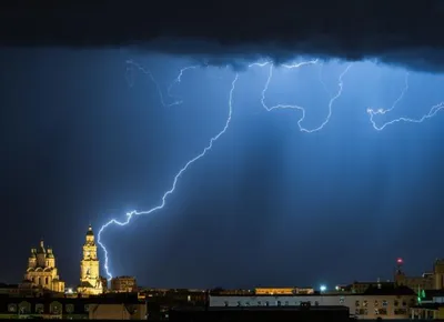 ⛈🌸🌼🌳 Весенняя гроза, молнии в …» — создано в Шедевруме