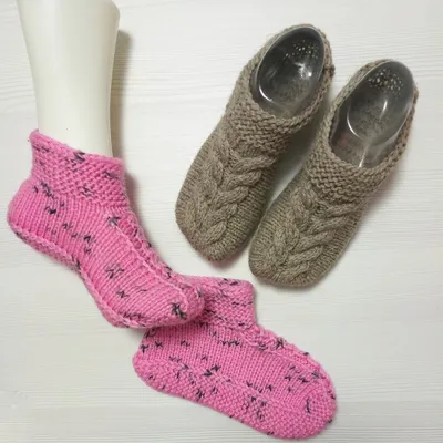 Home footprints with knitting needles. Simple slippers with no seams on the  sole. - YouTube