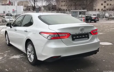 Тойота Камри 2018 Россия вид сзади - Фото Toyota Camry