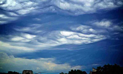 Стокове фото Дощове Небо Небо З Великою Кількістю Хмар — Завантажте  зображення зараз - White Colour, Абстракціонізм, Буря - iStock