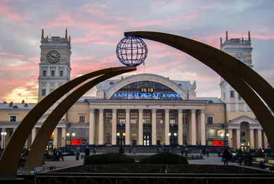 В Харькове скрыли под утеплителем мурал с изображением маршала Жукова - РИА  Новости, 