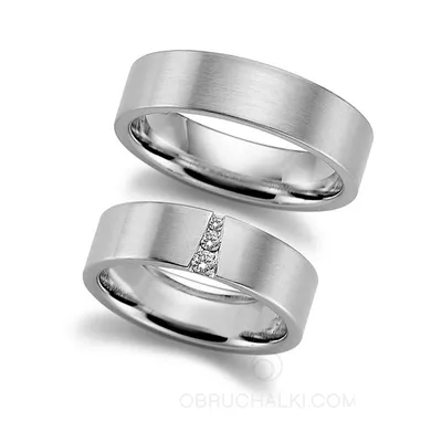 Свадебные кольца классической формы с камнями по заказу