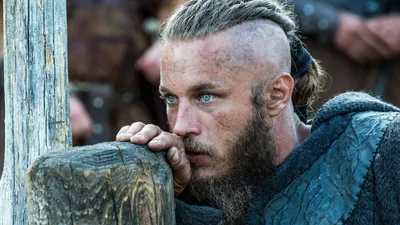 Фото Викинги (телесериал) Мужчины сапогах Travis Fimmel Ragnar