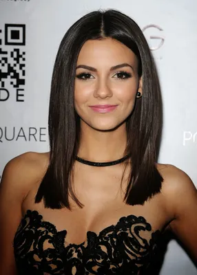 Виктория Джастис (Victoria Justice) на скачках Preakness Stakes в Балтиморе  ()