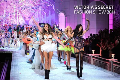 Почему пандемия не добила бельевой бренд Victoria's Secret - Газета.Ru