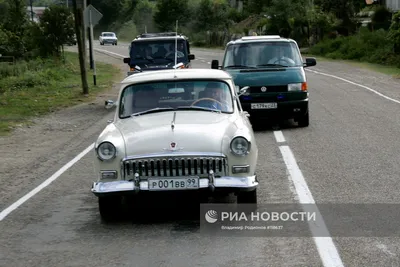 В.Путин на автомобиле "Волга" ГАЗ-21 | РИА Новости Медиабанк