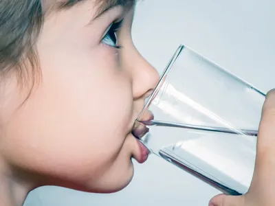 Вода питьевая для детского питания "Зеленая долина" для детей" "АГУША",  высшей категории, негазированная