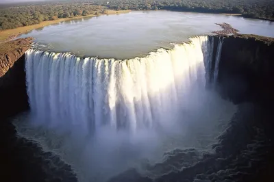 Водопад Виктория на границе Замбии и Зимбабве | 