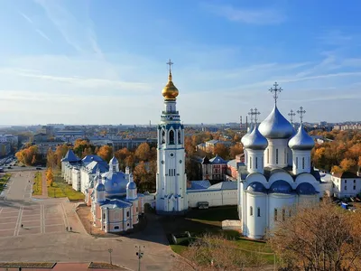 Кот-купец, роковой кирпич и дверь в никуда. Чем удивляет Вологда летом |  Ассоциация Туроператоров