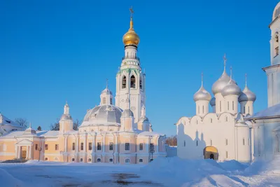 Кружевную скамейку устанавливают на аллее проспекта Победы в Вологде