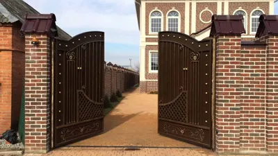 Кованые ворота с калиткой для частного дома в Казани