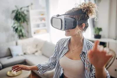 Virtual Reality Generates Cold Sensations Without Real Temperature Shifts -  Neuroscience News