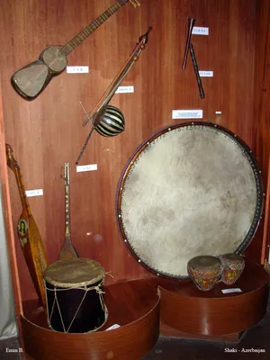 Старинные музыкальные инструменты: гудок, рожок, балалайка, домра, гусли,  варган, волынка, жалейка, калюка, кугиклы.