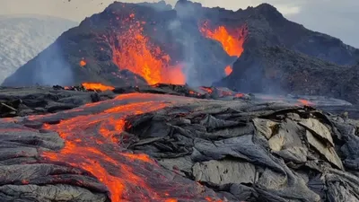 Самый крупный в мире вулкан Мауна-Лоа на Гавайях проснулся после 40 летней  спячки