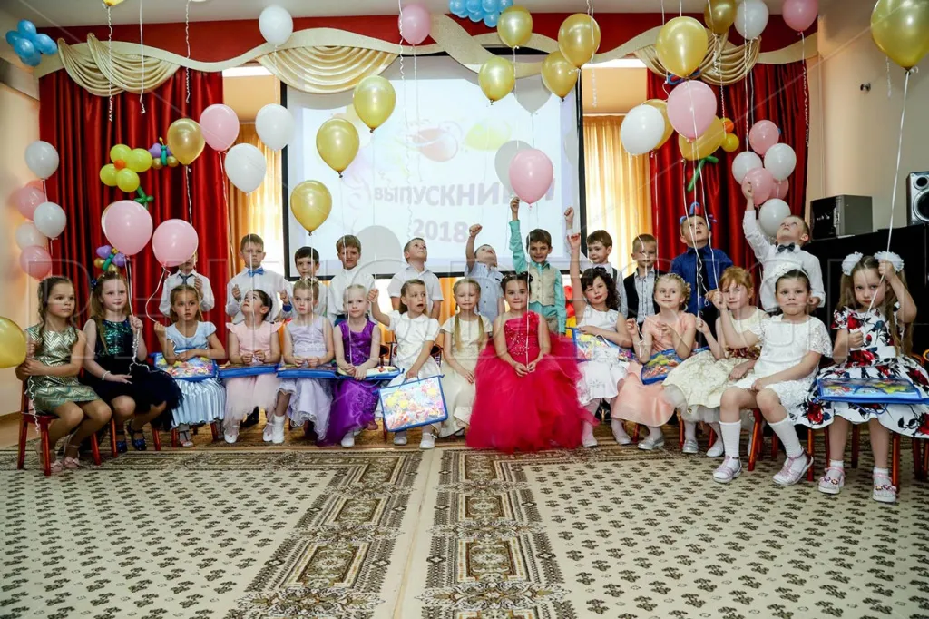 Современный выпускной в садике. Выпускной в детском саду. Фотосессия на выпускной в детском саду. Идеи выпускного в дет саду. Выпускной видетском саду.