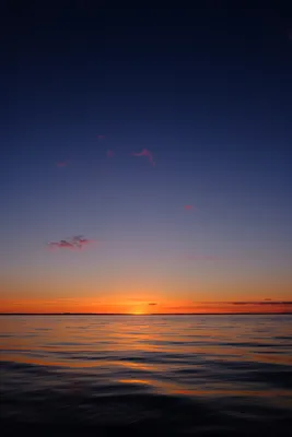 Красивый закат на пляже | Обои для телефона