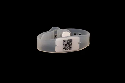 РОСБРАСЛЕТ» изготавливает бесконтактные силиконовые браслеты из прозрачного  силикона с переменным QR-кодом, штрих-кодом, ФИО и нумерацией | Росбраслет