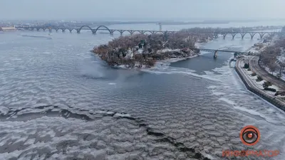 Завораживающие фото: Днепр покрылся ледяными узорами