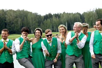 Свадьба в зеленом цвете: 105 фото свежих идей для оформления и декора  торжества, пригласительных, кортежа, выбора нарядов невесты и жениха