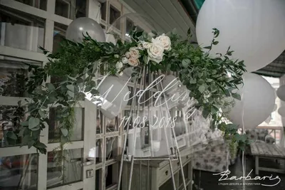 Декор зала на свадьбу. Бело-зеленая свадьба. Оформление свадьбы  декоративными цветами | Декор зала, Зеленая свадьба, Простые свадьбы