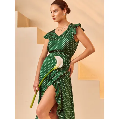 Зелёное платье стретч с рукавом и разрезом