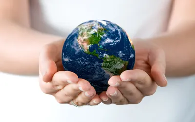 Мальчик держит в руках земной шар в виде планеты Stock Photo | Adobe Stock