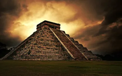 a Ziggurat in Chichen Itza, Yucatan, Mexico Stock Photo - Alamy