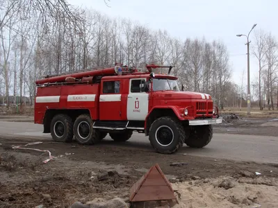 Масштабная модель автомобиля. Коллекционная модель автомобиля. Наши  Грузовики №8 ЗИЛ-131 бортовой (с тентом). Модель автомобиля в масштабе 1/43  - купить в интернет-магазине OZON по выгодной цене (262088407)