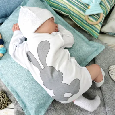 Какую одежду купить новорожденному зимой ⦁ Список зимней одежды для малышей  | BabyBay