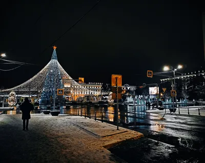 Фотографии Новый год Зима Снег Ночные Гирлянда Уличные фонари Здания