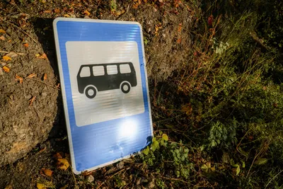 Знак дорожный "Автобусная остановка"  типоразмер 40 на стойке с  основанием светоотражающий купить по цене 7667 рублей в интернет-магазине  ZyZydeti