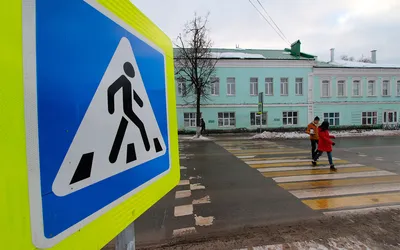 В поселке Манас дорожный знак «подземный переход» висит вверх ногами, -  читатель (фото)