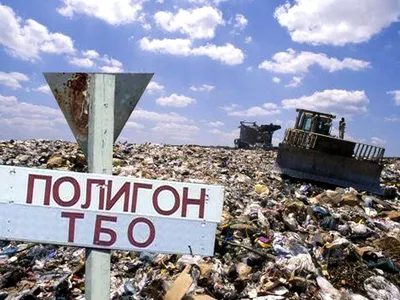 Стадион "Динамо" в Киеве разрисовали граффити против Мирчи Луческу: фото -  новости Динамо - Новости спорта