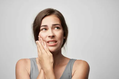 Зубная боль — причины, виды, что делать и куда обратиться с резкой  пульсирующей зубной болью?