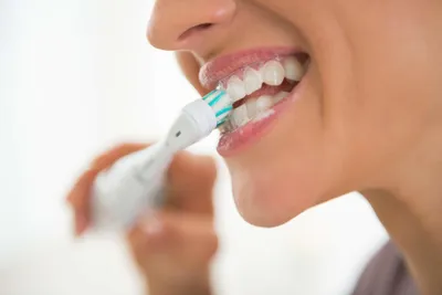 Как правильно чистить зубы, чтобы не заработать кариес