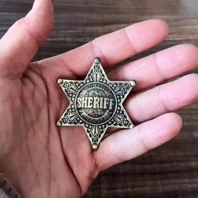 Звезда шерифа изолирована на белом фоне значок вектора золотого  полицейского значка золотая шестиугольная звезда | Премиум векторы